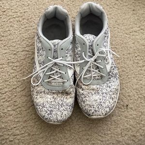 Size 9 running shoes